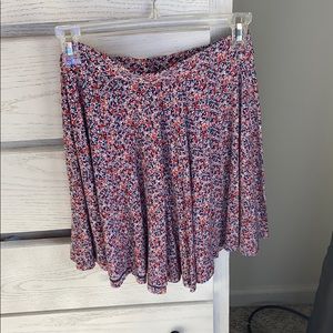 Floral print skirt.